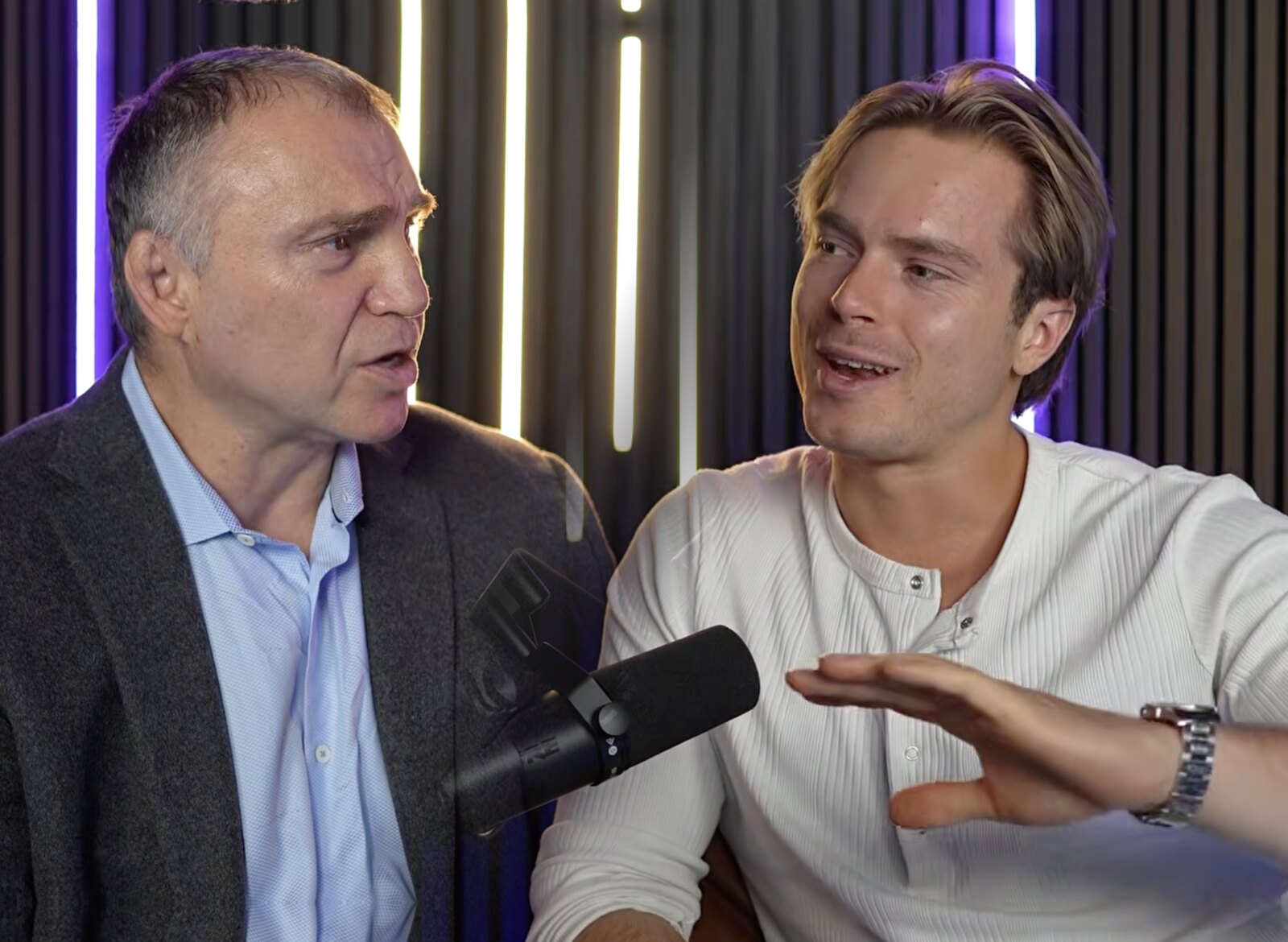 Dr. Alexander Grinberg and Julius Ritter in a podcast interview